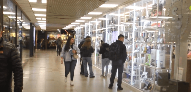 Cientos de argentinos cruzan la frontera para aprovechar precios bajos en Punta Arenas