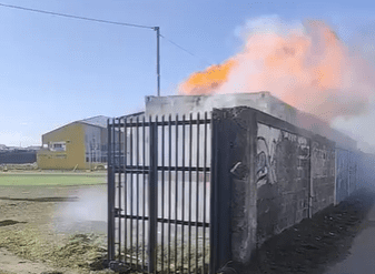 Incendio destruye camarín en el estadio de la Confederación Deportiva de Magallanes