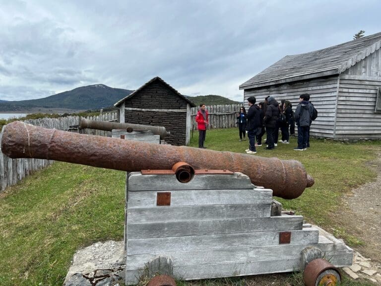 “Rutas Patrimoniales” acerca a estudiantes de Magallanes a sitios históricos y naturales