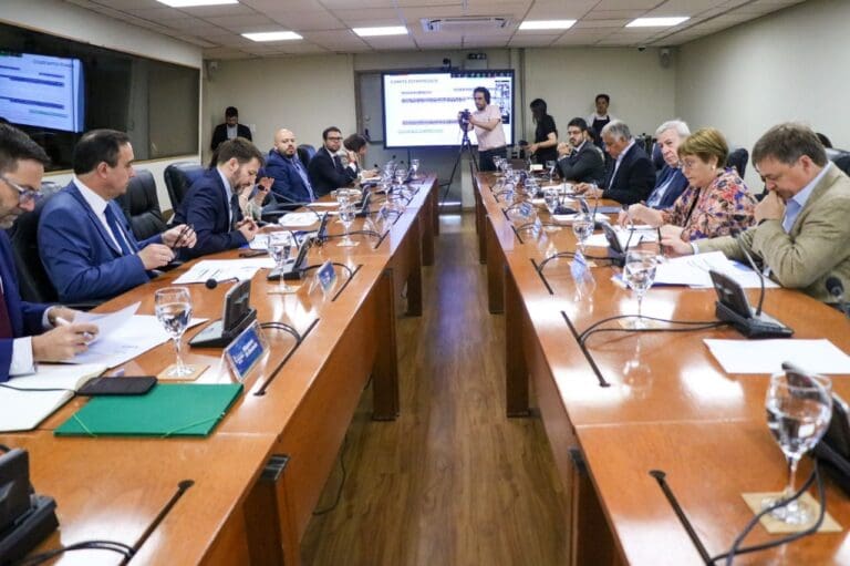 Comité Estratégico del Plan de Acción de Hidrógeno Verde revisa avances y agenda futura para consolidar esta industria