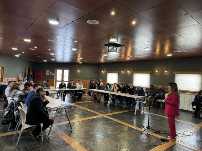 Encuentro Nacional de Municipalidades Turísticas en Natales impulsa el desarrollo del turismo sustentable