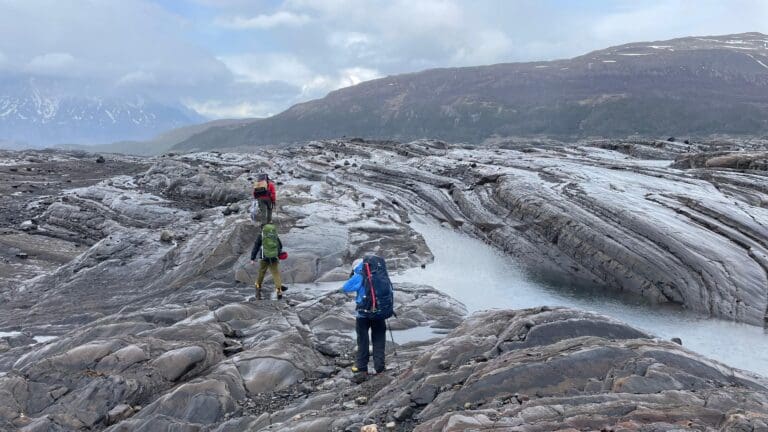 MOP realiza mantención de estación meteorológica en el Glaciar Tyndall para monitoreo permanente