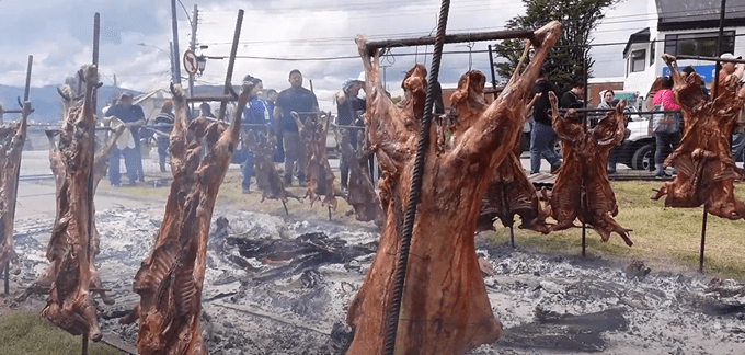 Asadores Unidos por las Jornadas reúne a la comunidad en Puerto Natales para apoyar la rehabilitación
