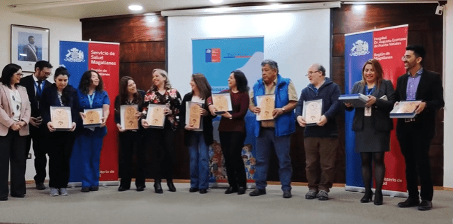 Afiliados al Servicio de Bienestar del Hospital de Natales reciben reconocimiento por antigüedad laboral