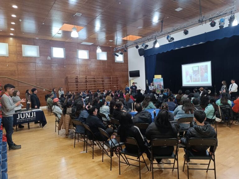 Conversatorio en Punta Arenas promueve la crianza basada en buenos tratos y desarrollo del lenguaje infantil