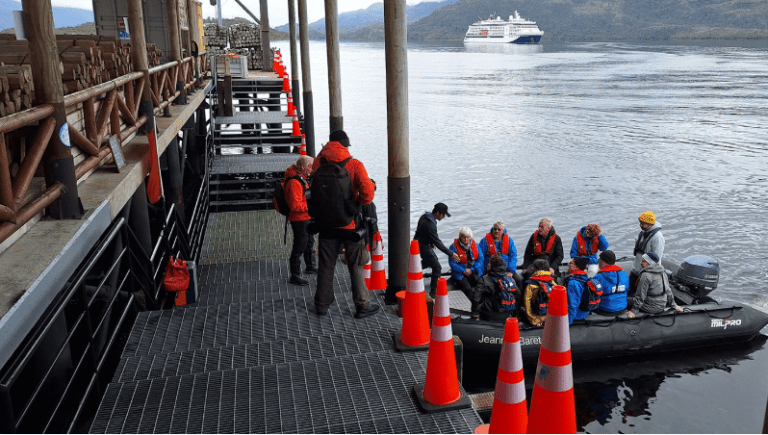 Inicia temporada de cruceros en Puerto Edén con la llegada del Hanseatic Inspiration