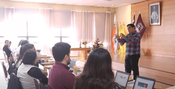 Google busca apoyar transformación digital de colegios magallánicos con capacitación en el Instituto Don Bosco