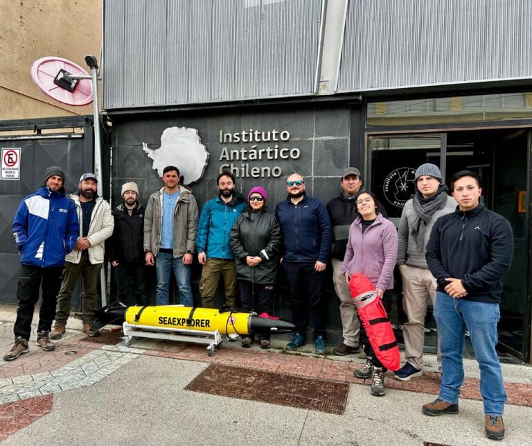 Inach realiza despliegue de prueba del primer glider chileno para exploración antártica