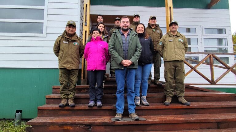 Delegado presidencial fortalece la presencia del Estado en Puerto Edén con programa Gobierno en Terreno