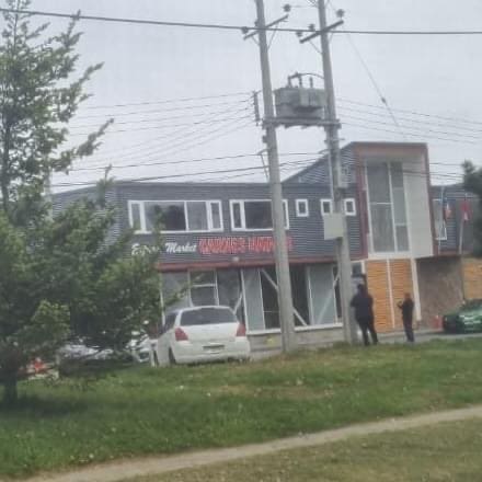 Robo en Carnes Natales: delincuentes sustraen caja fuerte y vehículo en Punta Arenas