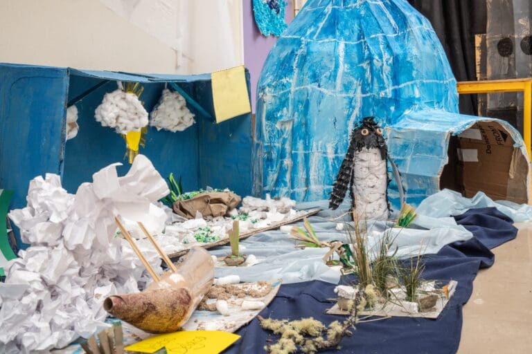 Jardín Infantil “Mar y Cielo” de Punta Arenas recrea el Territorio Antártico con materiales reciclados