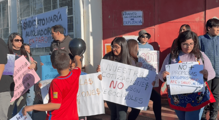 Trabajadores del Colegio María Auxiliadora de Porvenir anuncian paro y protesta por deuda de cotizaciones