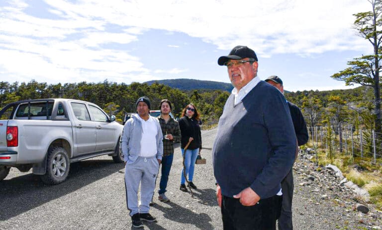 Comunidad Kawésqar “Cenak Apala” avanza en proyecto para recuperar terreno ancestral en Seno Obstrucción