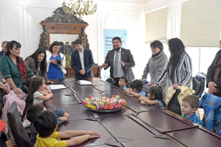 Niñas y niños de jardín infantil presentan sueños y demandas en la Delegación Presidencial de Magallanes