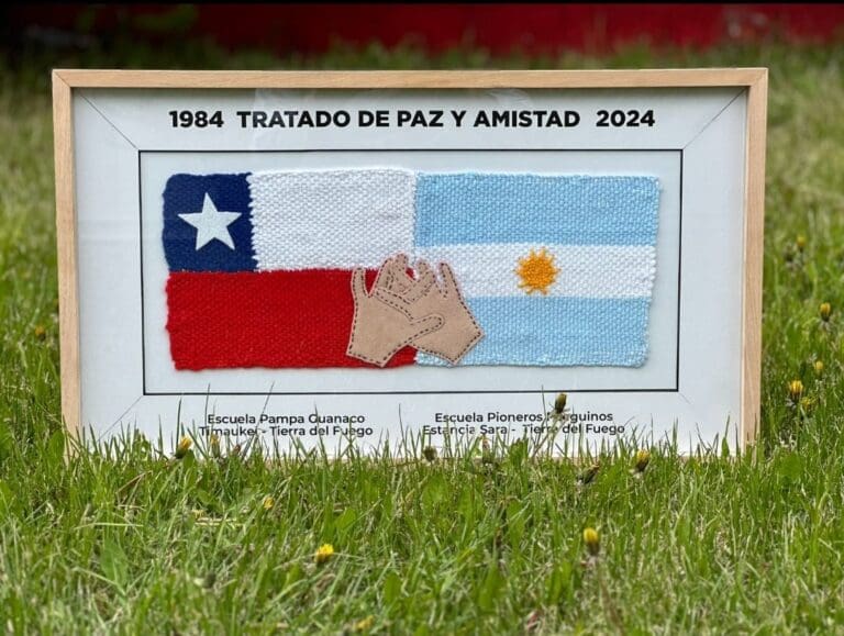 Escuelas rurales de Chile y Argentina celebran el 40º aniversario del Tratado de Paz con un obsequio al Papa Francisco