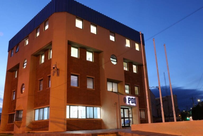 Detienen a hombre por falsificación de cheque en Punta Arenas