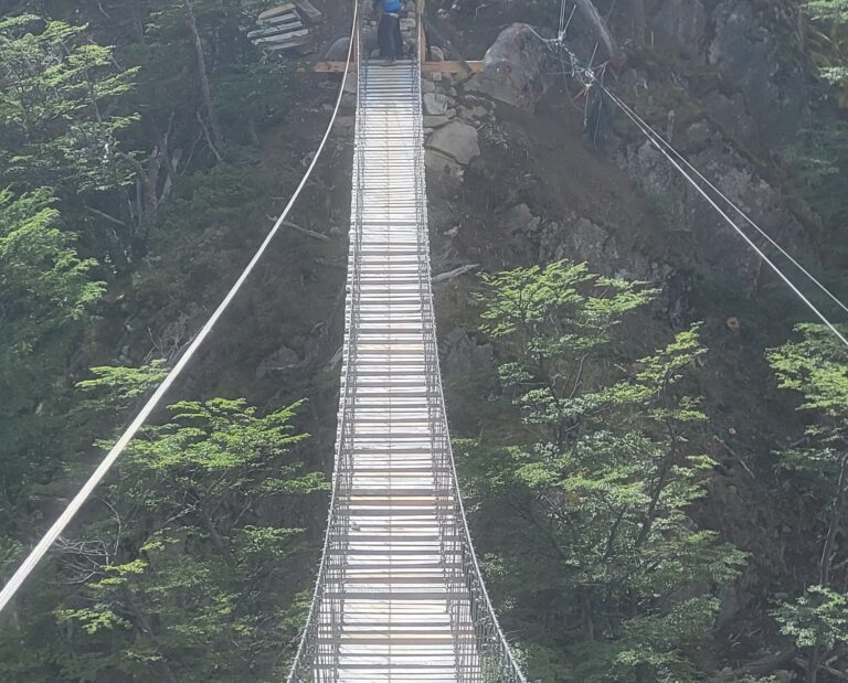 Conaf Magallanes restaura en tiempo récord el Puente 
