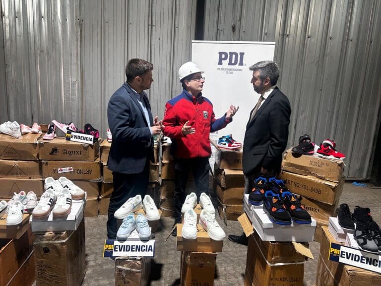 PDI y Aduana incautan en Punta Arenas 500 pares de tenis y ropa deportiva avaluada en cerca de $40 millones