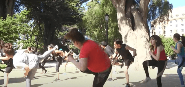 Body Combat y Pole Dance cautivan a Punta Arenas en la Plaza de Armas
