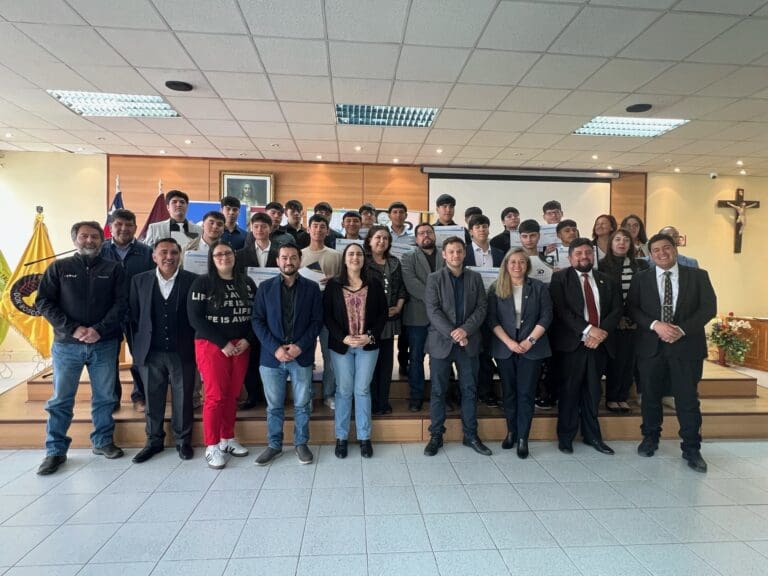Certifican a jóvenes técnicos profesionales en electricidad y gas en Magallanes