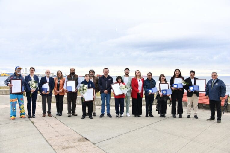 Punta Arenas reconoce a 13 ciudadanos destacados en su 176° aniversario
