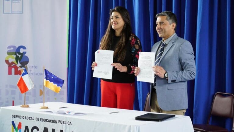Slep Magallanes firma convenio con la Seremi de las Culturas, las Artes y el Patrimonio