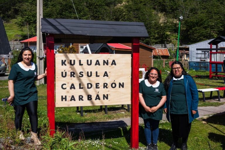 Estudiantes de Educación Parvularia crean espacio de juego inclusivo en Puerto Williams
