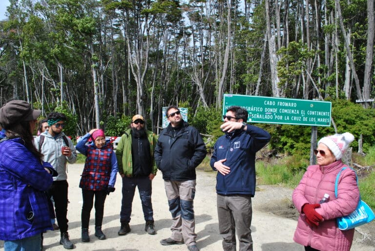 Artesanos de Punta Arenas fortalecen su vínculo con la biodiversidad local en visita técnica al sur de la comuna