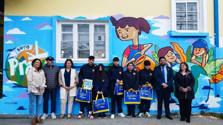 Se efectuó entrega del mural 