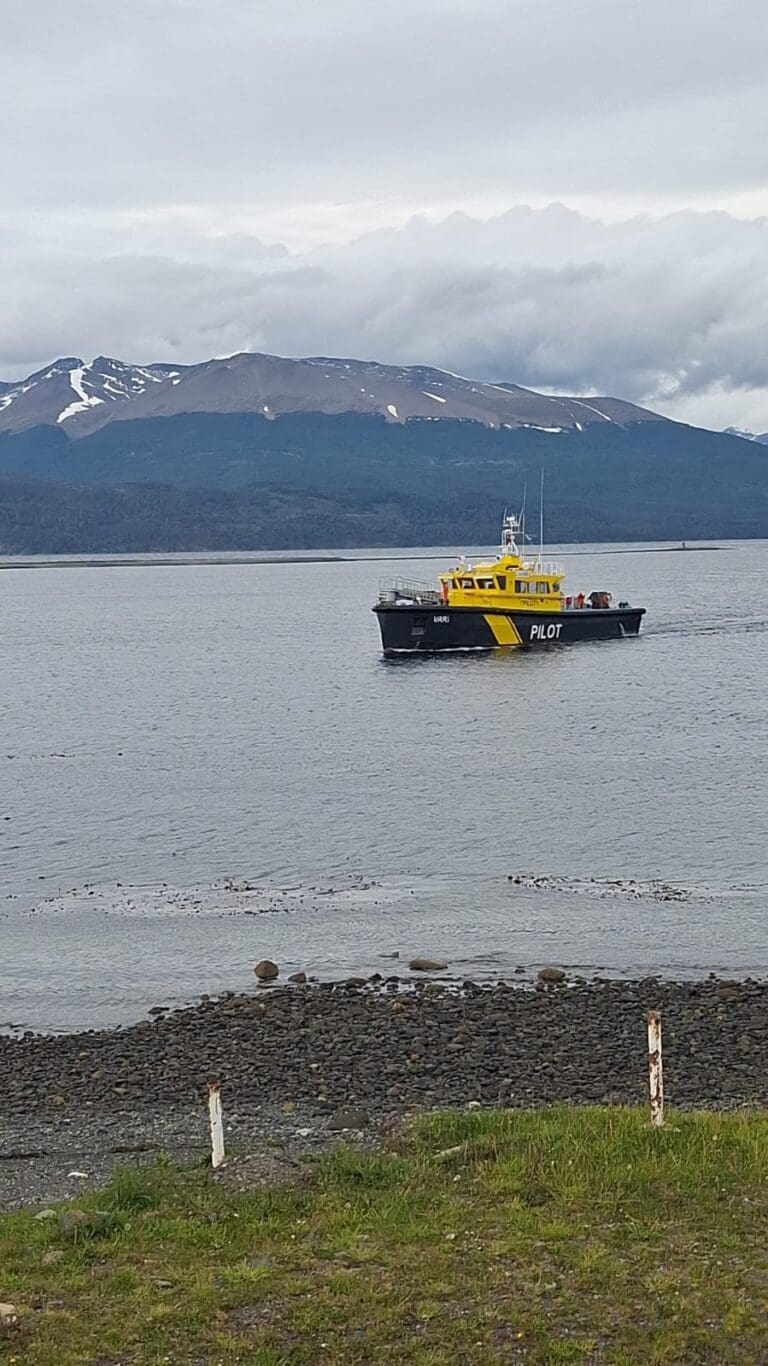 Nueva lancha Vari refuerza el servicio de pilotaje en el canal Beagle