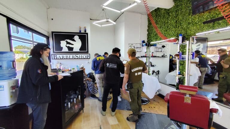 Se realizó operativo en barberías de Puerto Natales para reforzar seguridad en Última Esperanza