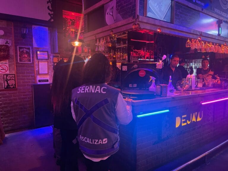 Sernac y SII fiscalizan pubs en Punta Arenas para proteger derechos de los consumidores
