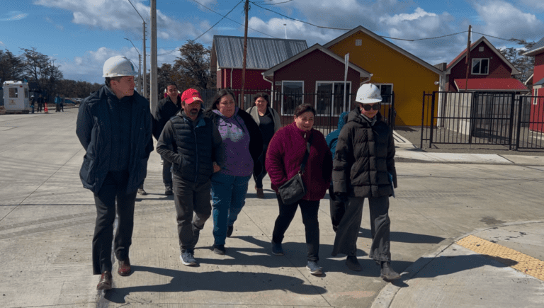 47 familias visitan casa piloto del proyecto Habitacional Lomas del Bosque 5 en Punta Arenas