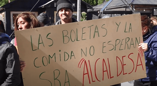 Funcionarios de las Municipalidad de Natales reclaman pago de sus honorarios