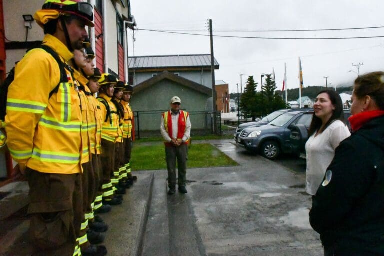 Refuerzan compromiso en prevención y combate contra incendios forestales en la Provincia Antártica Chilena