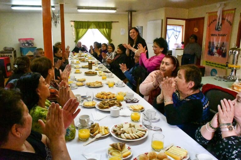 Club del Adulto Mayor “Rosa Yagán” recibe apoyo de Senama para proyecto comunitario en Puerto Williams