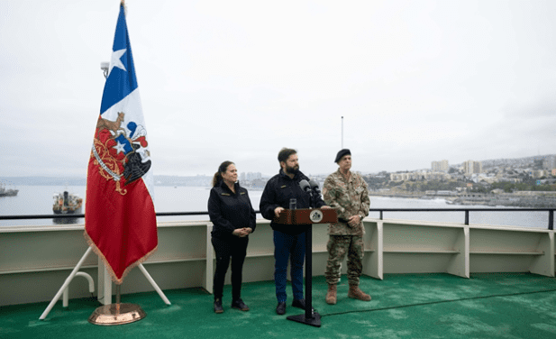 Presidente Boric acompaña primera Comisión Antártica del buque rompehielos Almirante Viel