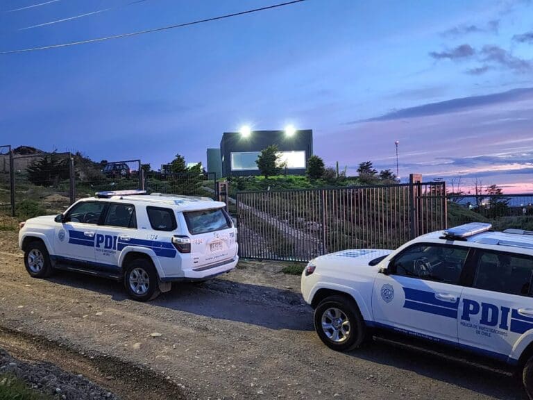 Robo con violencia en Punta Arenas: dueño de casa fue amenazado con armas de fuego, maniatado y golpeado