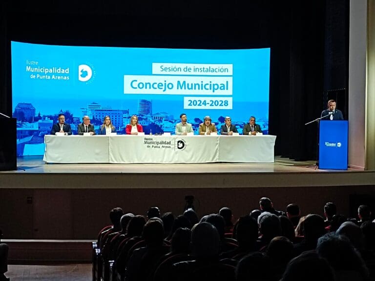 Con ceremonia se asume nuevo concejo municipal y alcalde reelecto en Punta Arenas