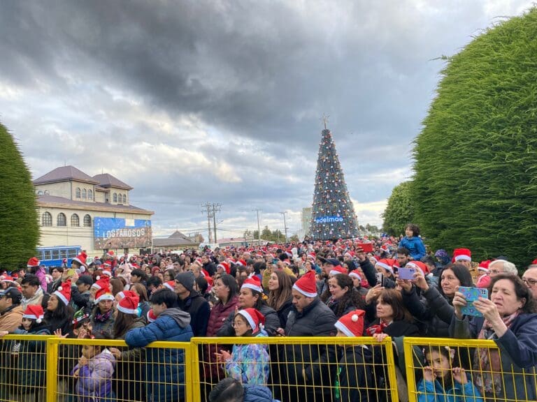 Encendido del Árbol de Navidad de Edelmag: una tradición que ilumina Punta Arenas
