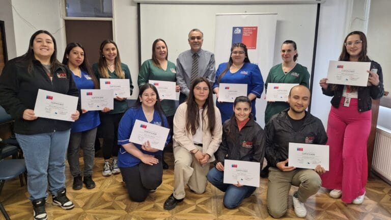 Capacitan a profesionales para prevenir violencias de género en aulas de Tierra del Fuego
