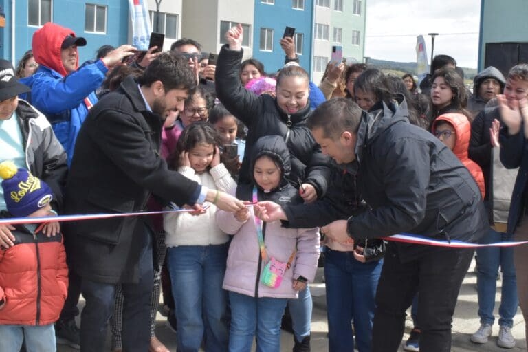 140 familias de Punta Arenas reciben las llaves de su vivienda propia en el proyecto habitacional 