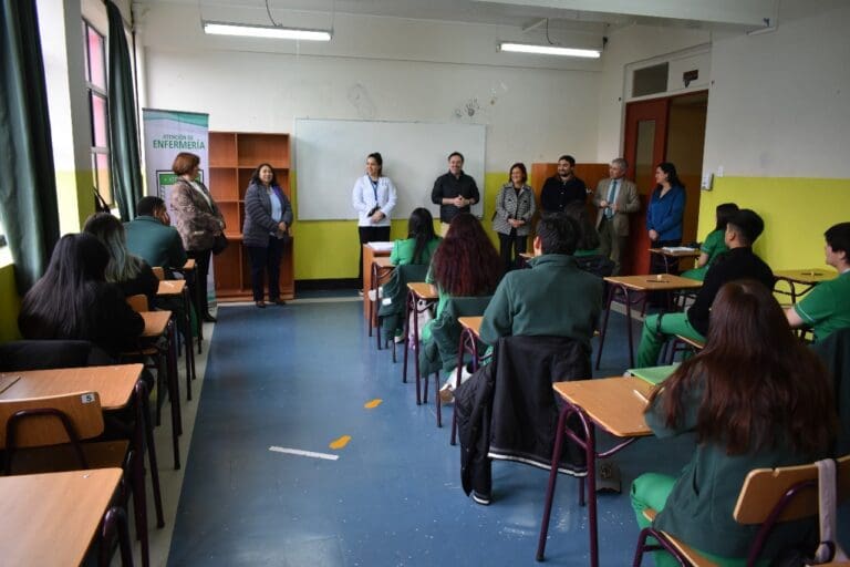 Estudiantes magallánicos se certifican como cuidadores primarios, abriendo nuevas oportunidades laborales
