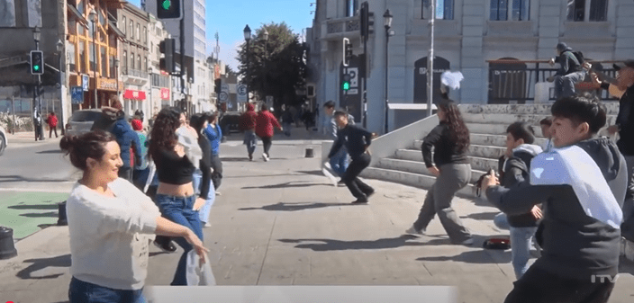 Arte y música llenan las calles de Punta Arenas durante el verano