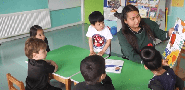 Jardín Infantil Archipiélago de Chiloé recibe material pedagógico para enseñar lengua kawésqar