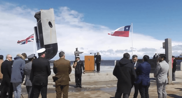 Embajadora del Reino Unido encabeza homenaje al Piloto Pardo en Punta Arenas