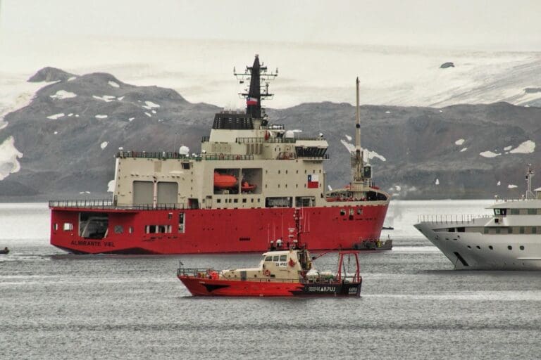 Rompehielos Almirante Óscar Viel realiza su primera recalada en la Antártica
