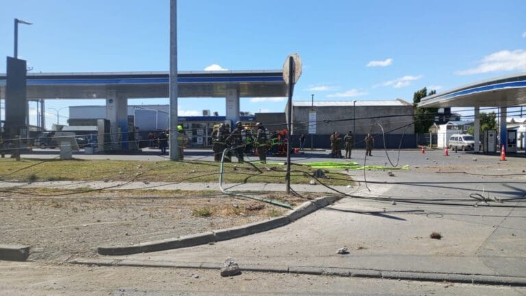 Corte de energía afecta a más de 7.000 clientes en Punta Arenas tras accidente de tránsito