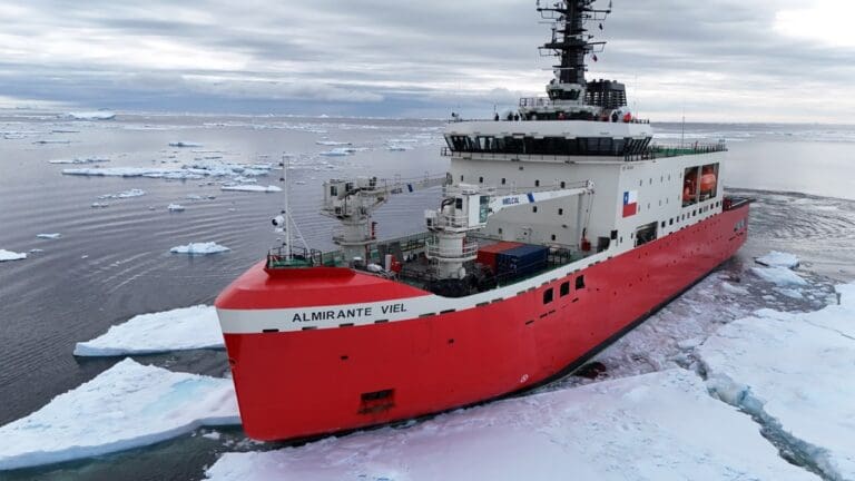 Rompehielos “Almirante Viel” supera con éxito su primera comisión antártica