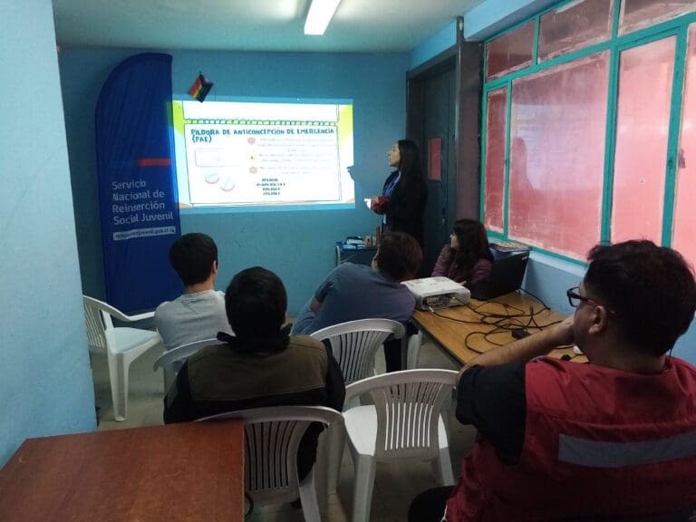 Taller de salud y prevención de VIH beneficia a jóvenes del Centro de Cumplimiento Juvenil de Punta Arenas